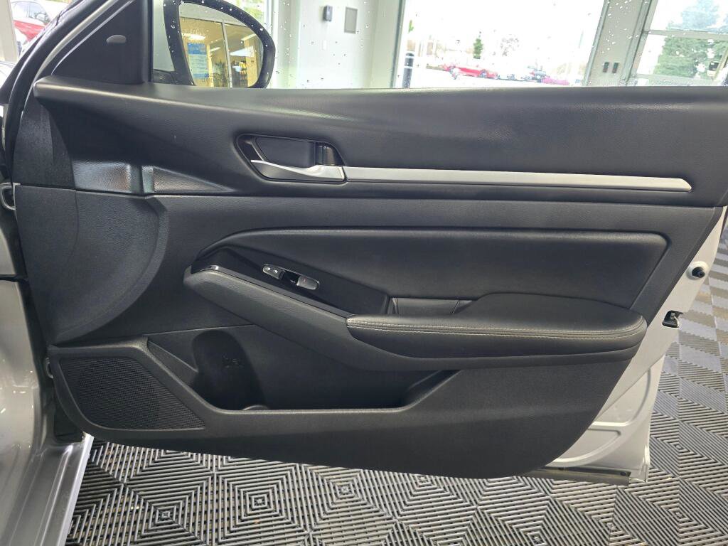 Used 2023 Nissan Altima 2.5 SV FWD image 43