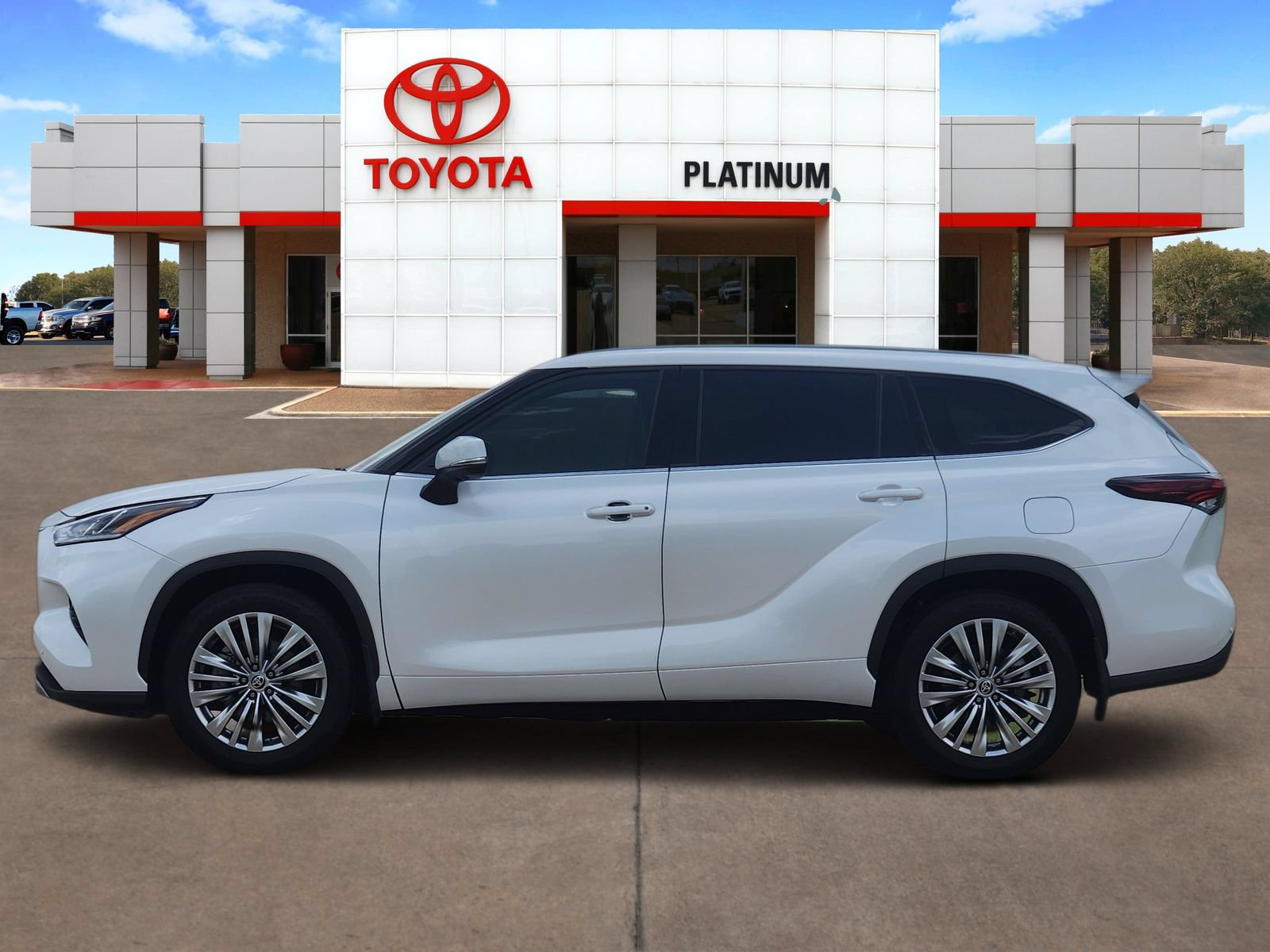 Used 2025 Toyota Highlander Platinum AWD/4WD image 3