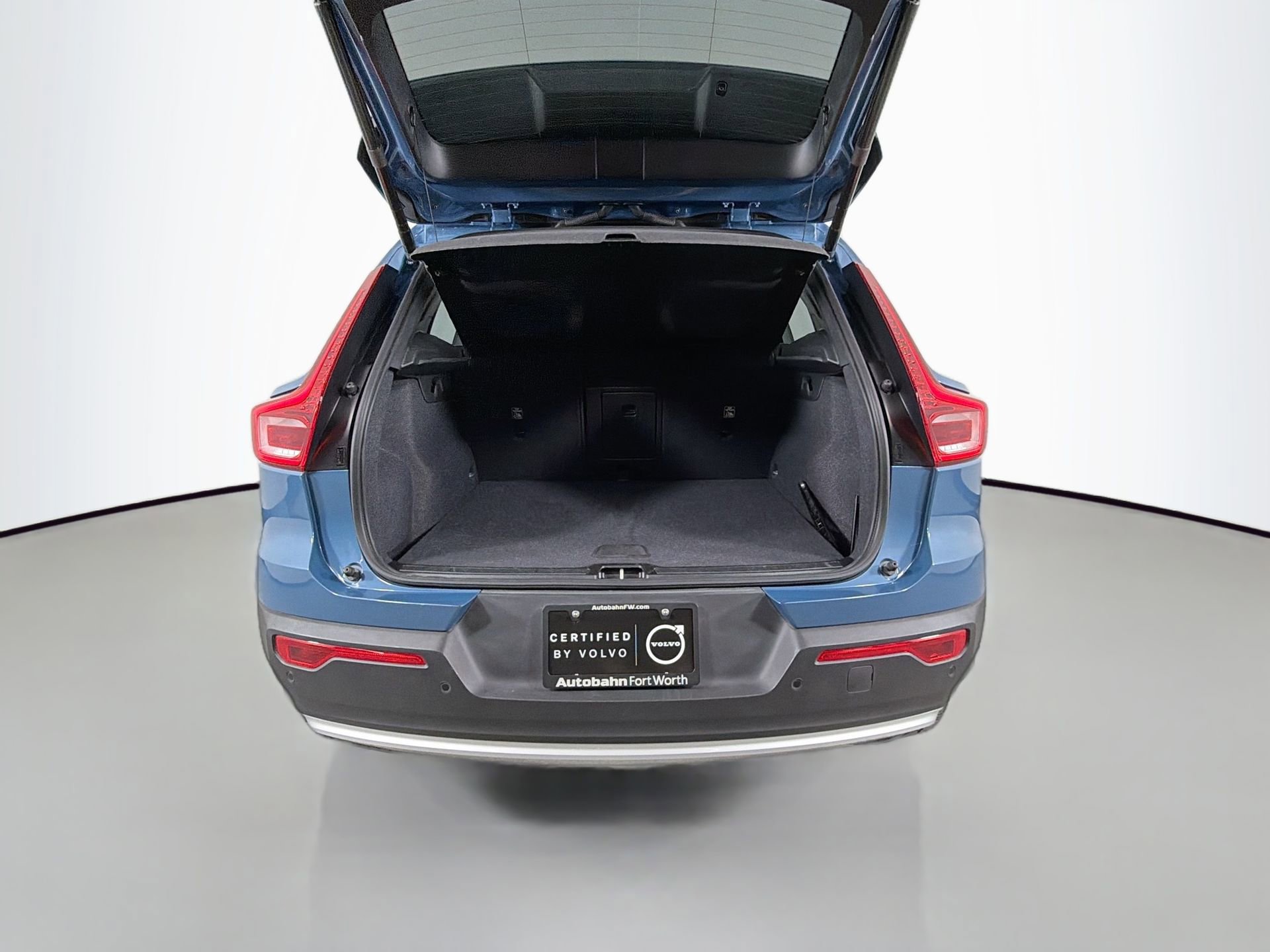 Certified 2025 Volvo XC40 B5 Core AWD/4WD image 25