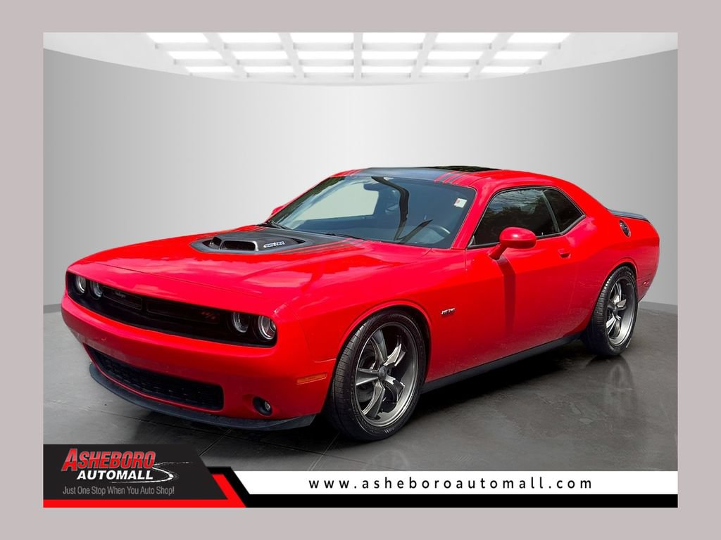 Used 2016 Dodge Challenger R/T RWD image 1