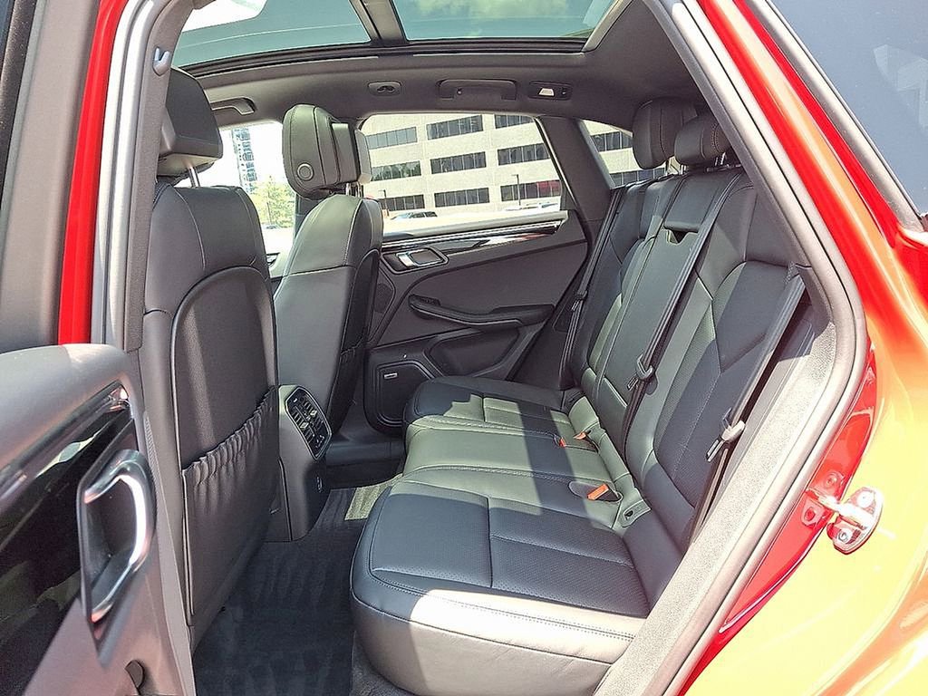 Used 2025 Porsche Macan image 12
