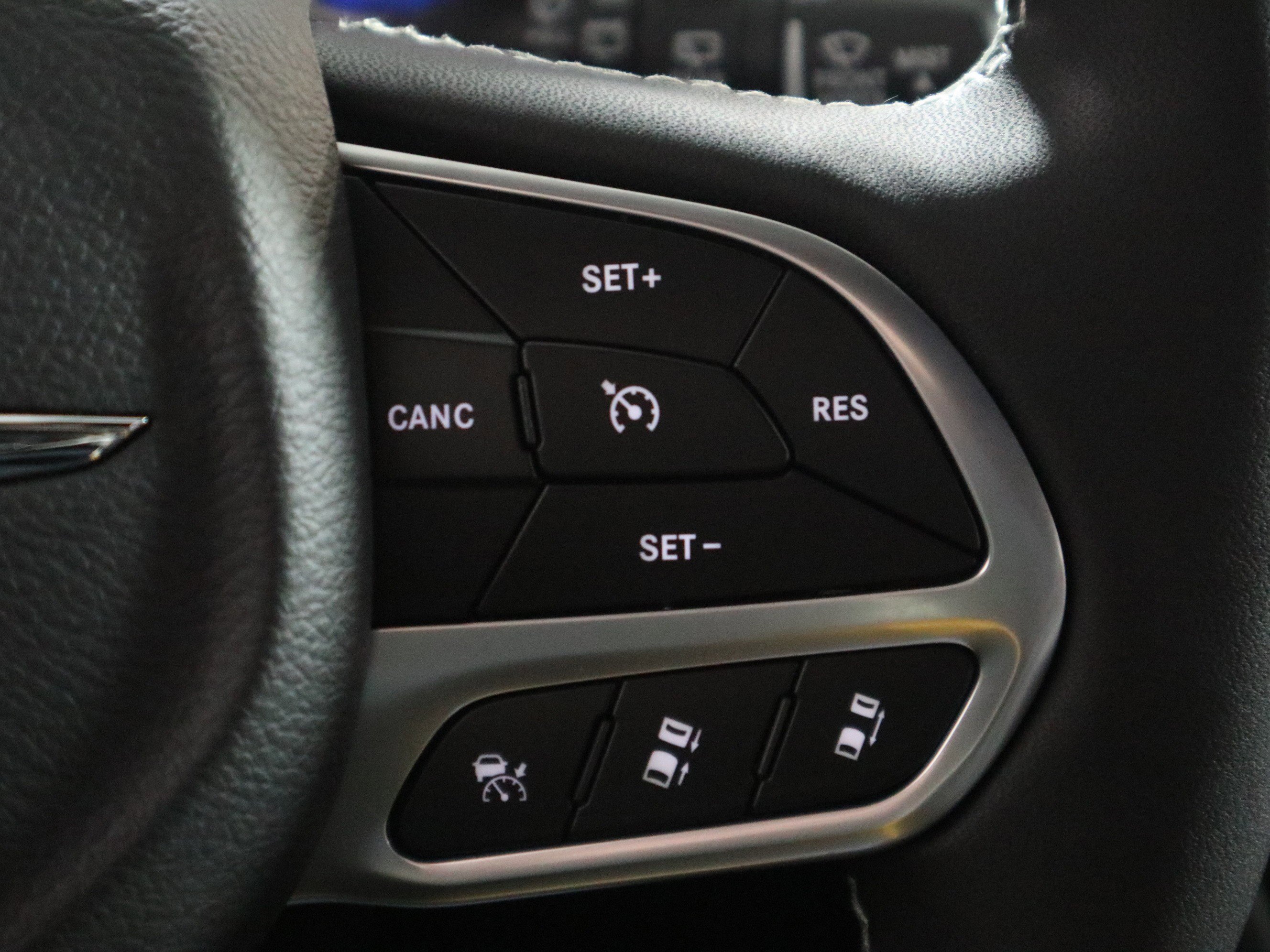 New 2026 Chrysler Pacifica Select image 30