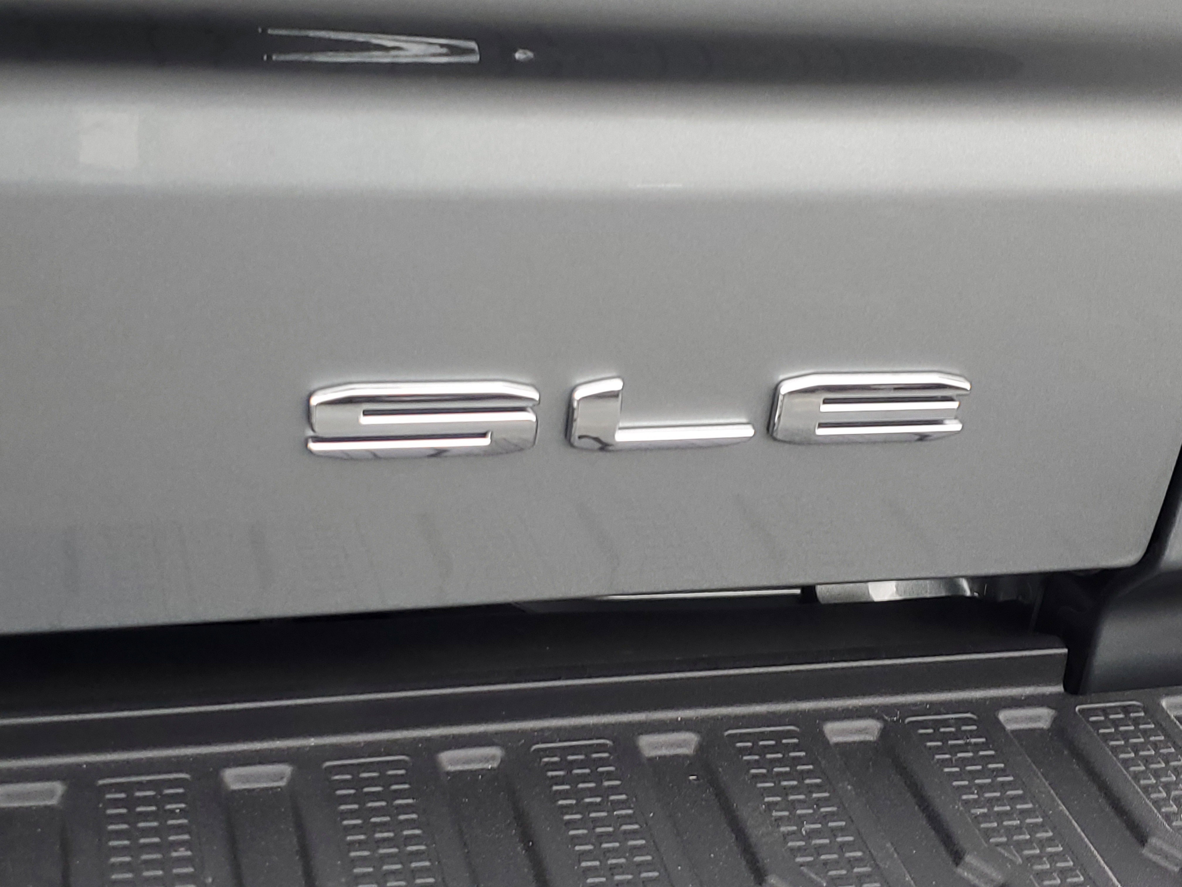 New 2026 GMC Sierra 1500 SLE image 5