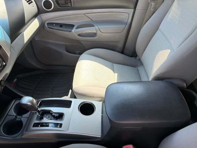 Used 2015 Toyota Tacoma PreRunner w/ SR5 Package RWD image 43