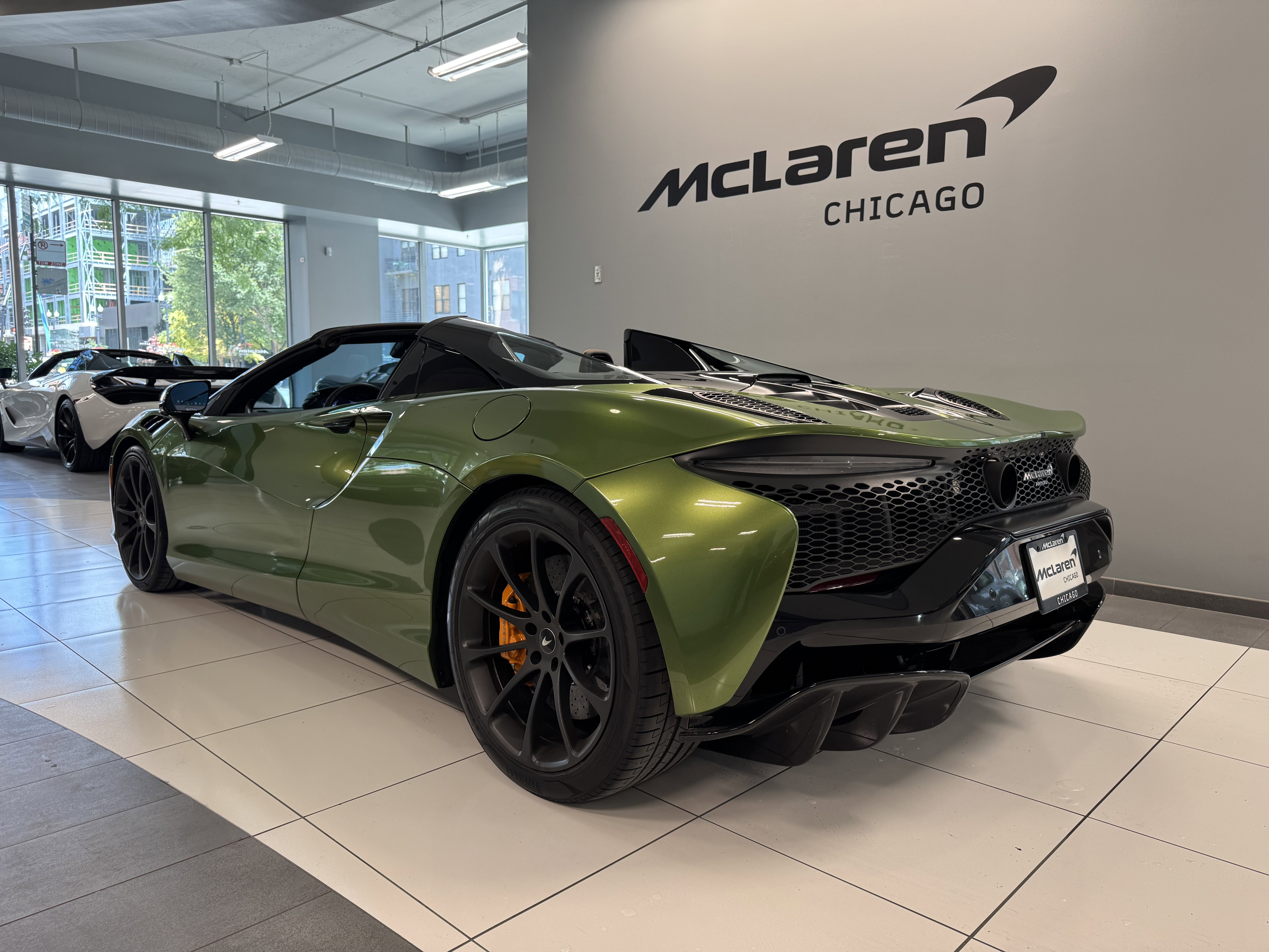 Used 2025 McLaren Artura Spider image 8