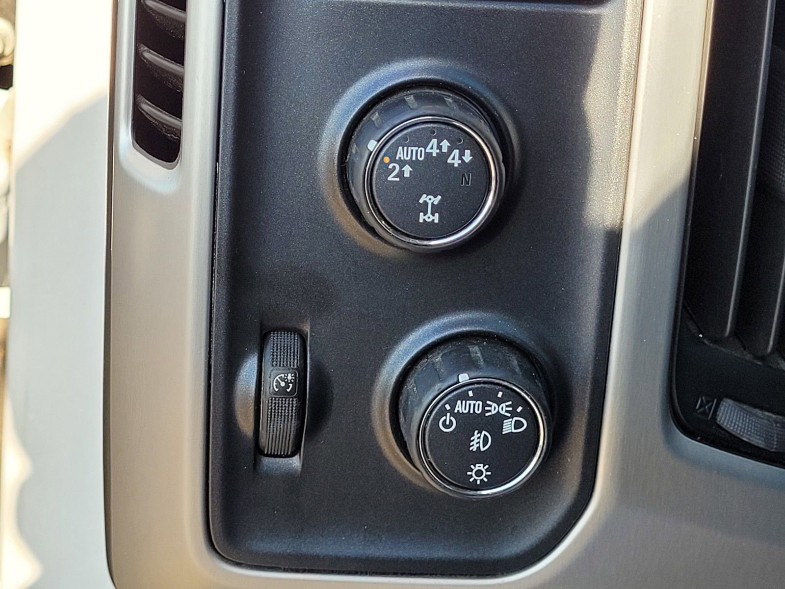 Used 2018 GMC Sierra 1500 SLT image 31