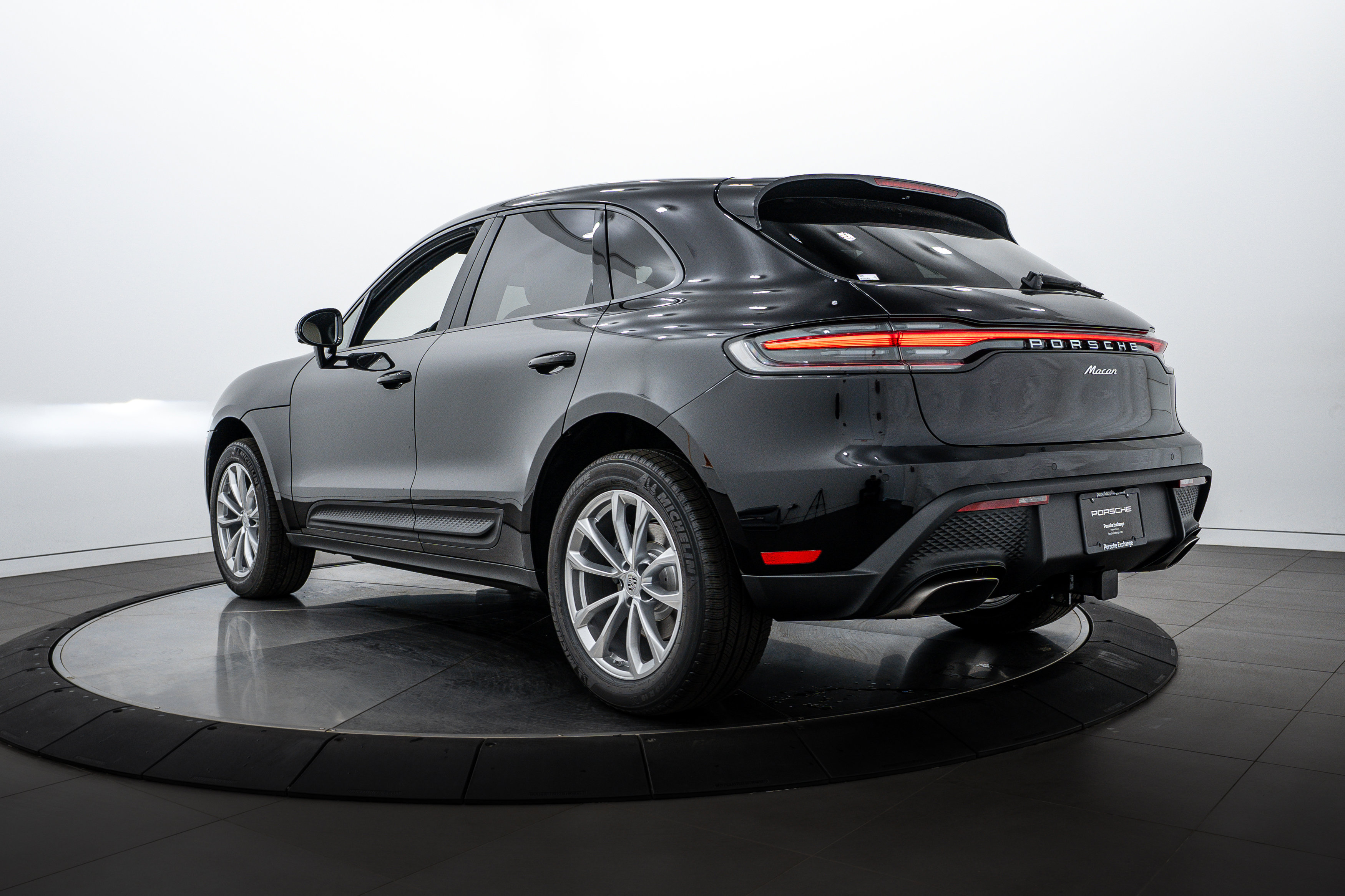 New 2026 Porsche Macan image 3