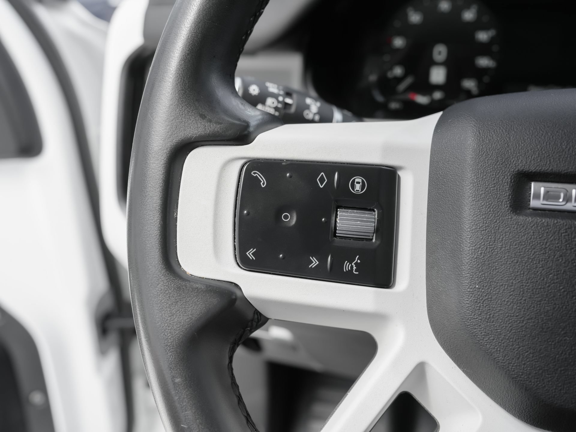 Used 2025 Land Rover Defender 110 S AWD/4WD image 18