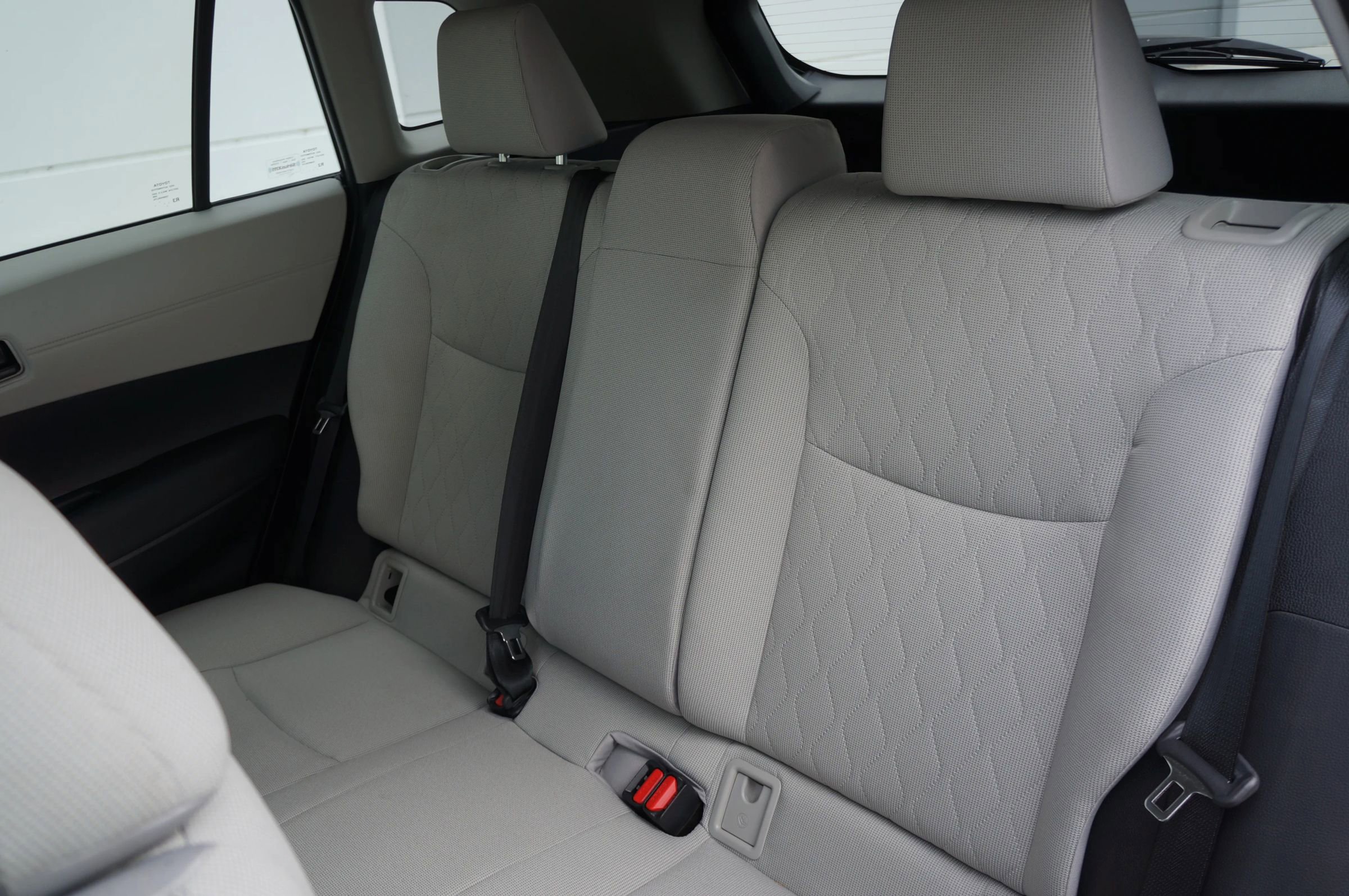 Used 2025 Toyota Corolla Cross LE image 32