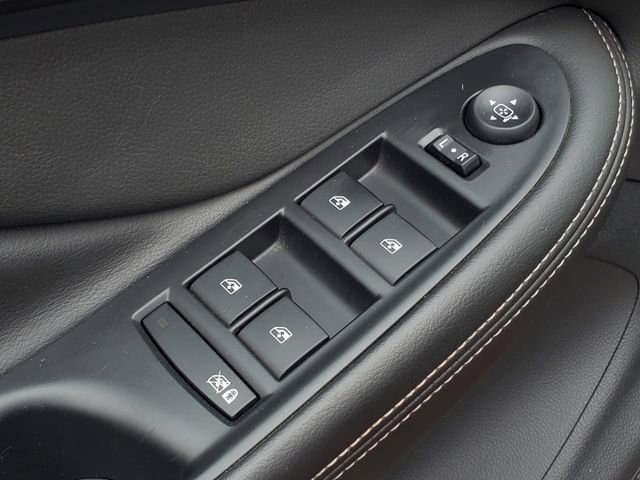 Used 2017 Buick Envision Essence FWD image 11