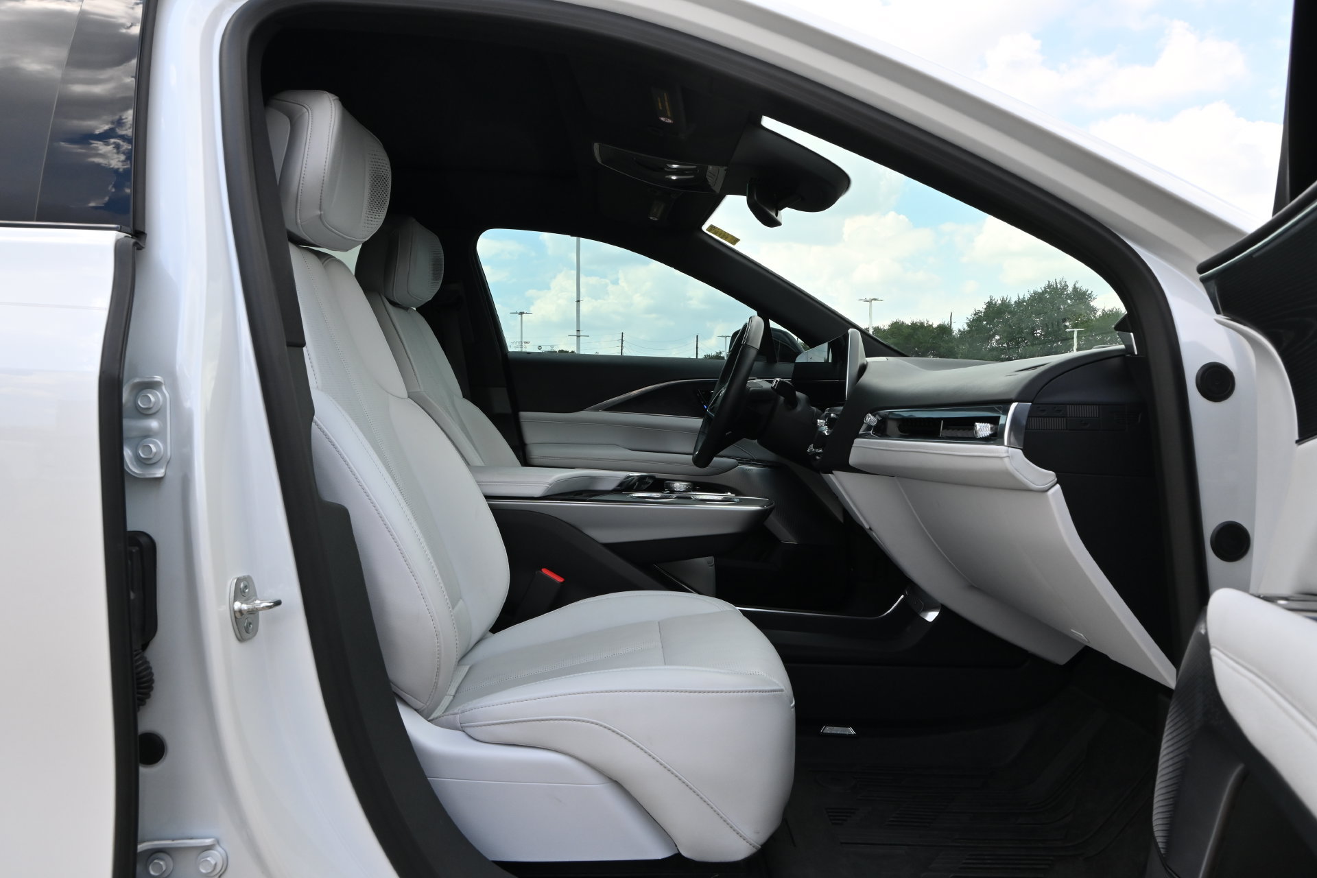 Certified 2024 Cadillac Lyriq Luxury w/ LPO, Floor Liner Package AWD/4WD image 24