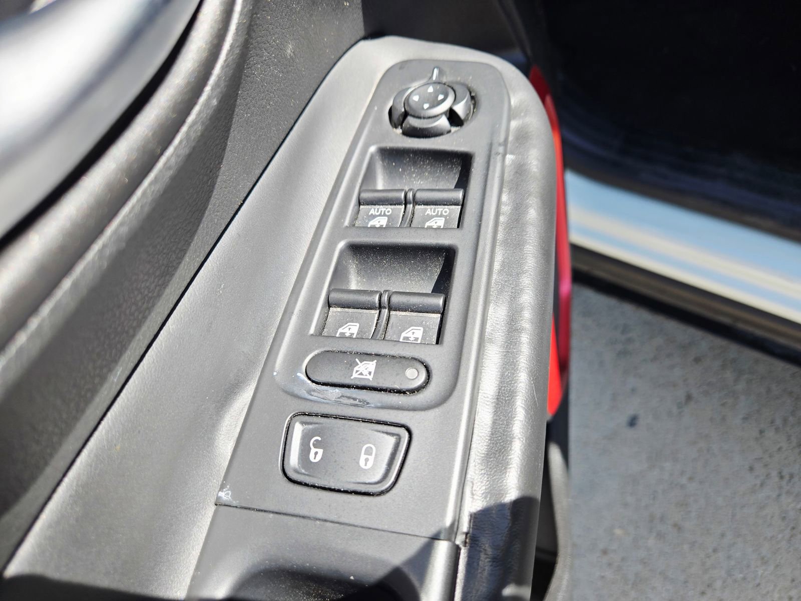 Used 2015 Jeep Renegade Trailhawk w/ Cold Weather Group image 28