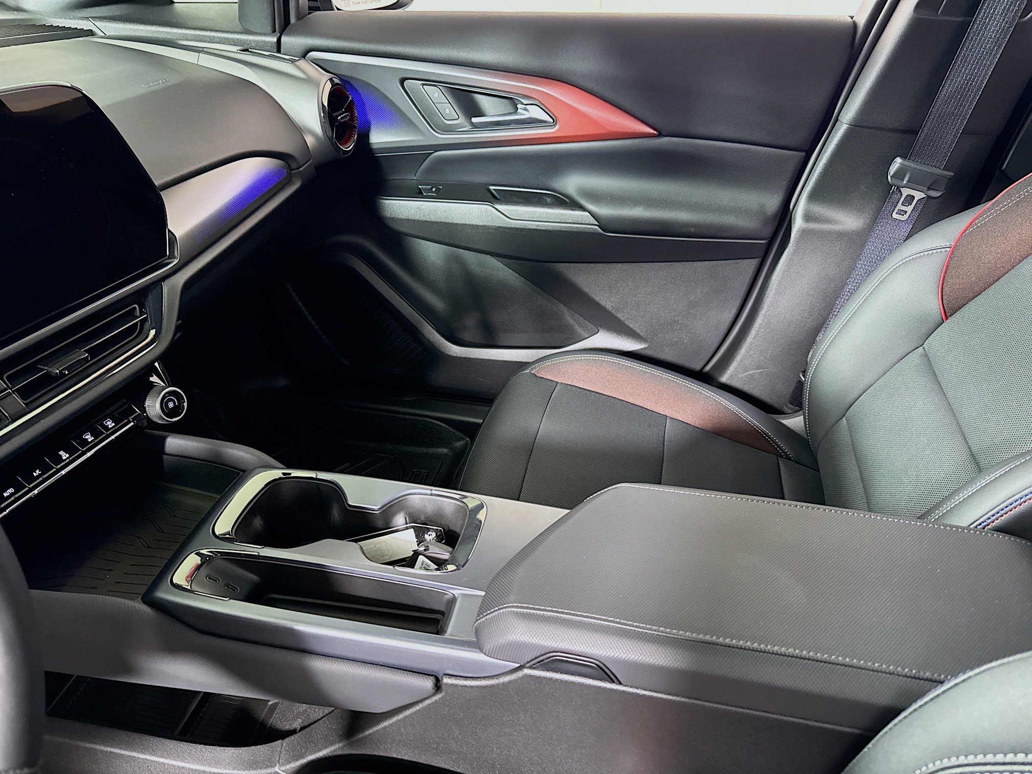 Used 2024 Chevrolet Equinox EV RS image 24