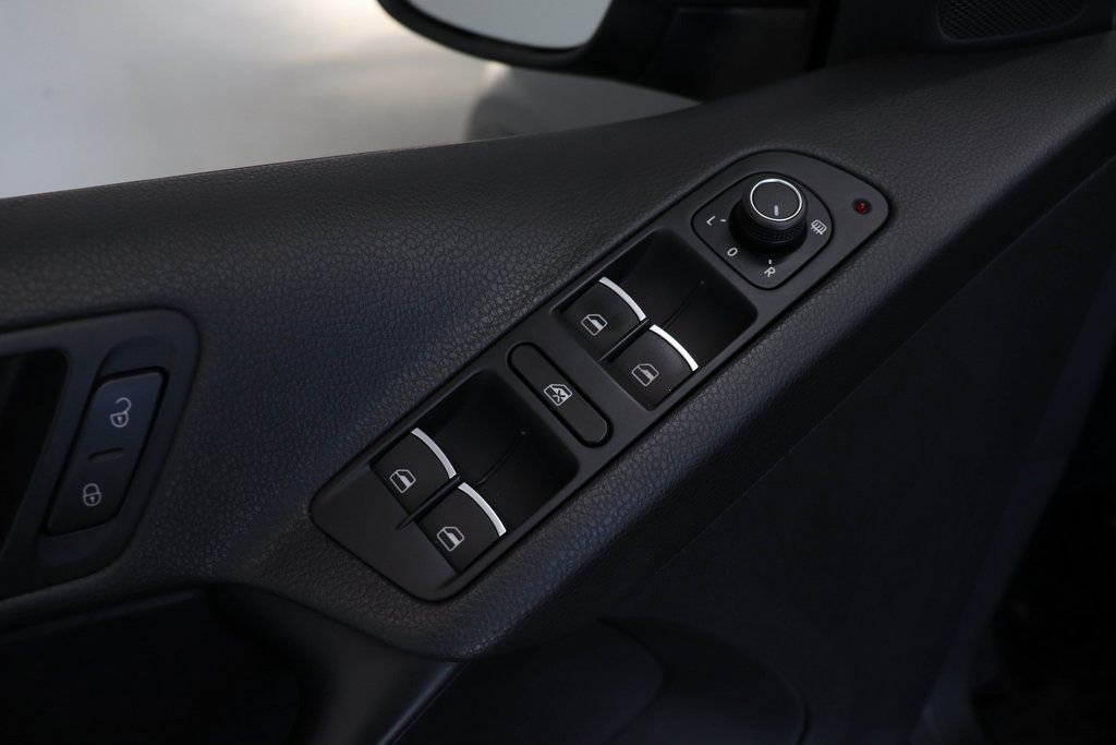 Used 2016 Volkswagen Tiguan SE image 14