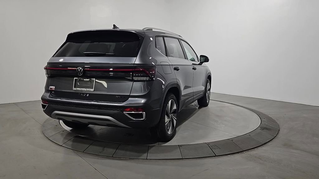 New 2026 Volkswagen Taos SE image 5