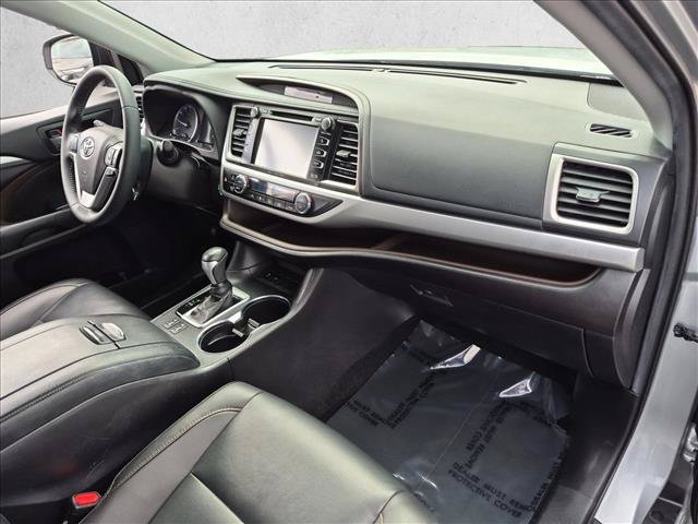 Used 2019 Toyota Highlander XLE FWD image 21