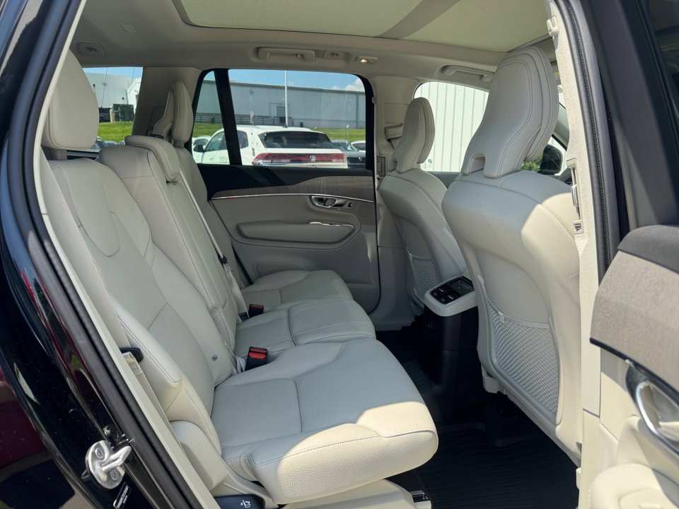 New 2025 Volvo XC90 T8 Plus w/ Protection Package Premier image 23