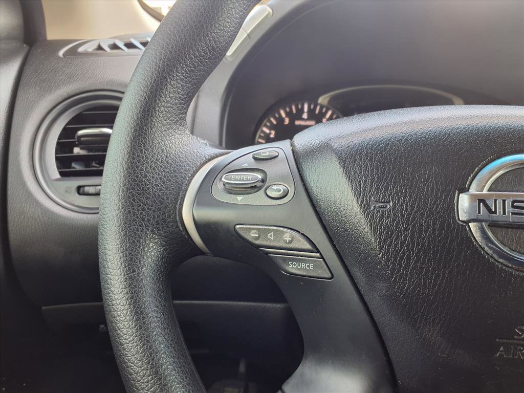 Used 2014 Nissan Pathfinder S image 14
