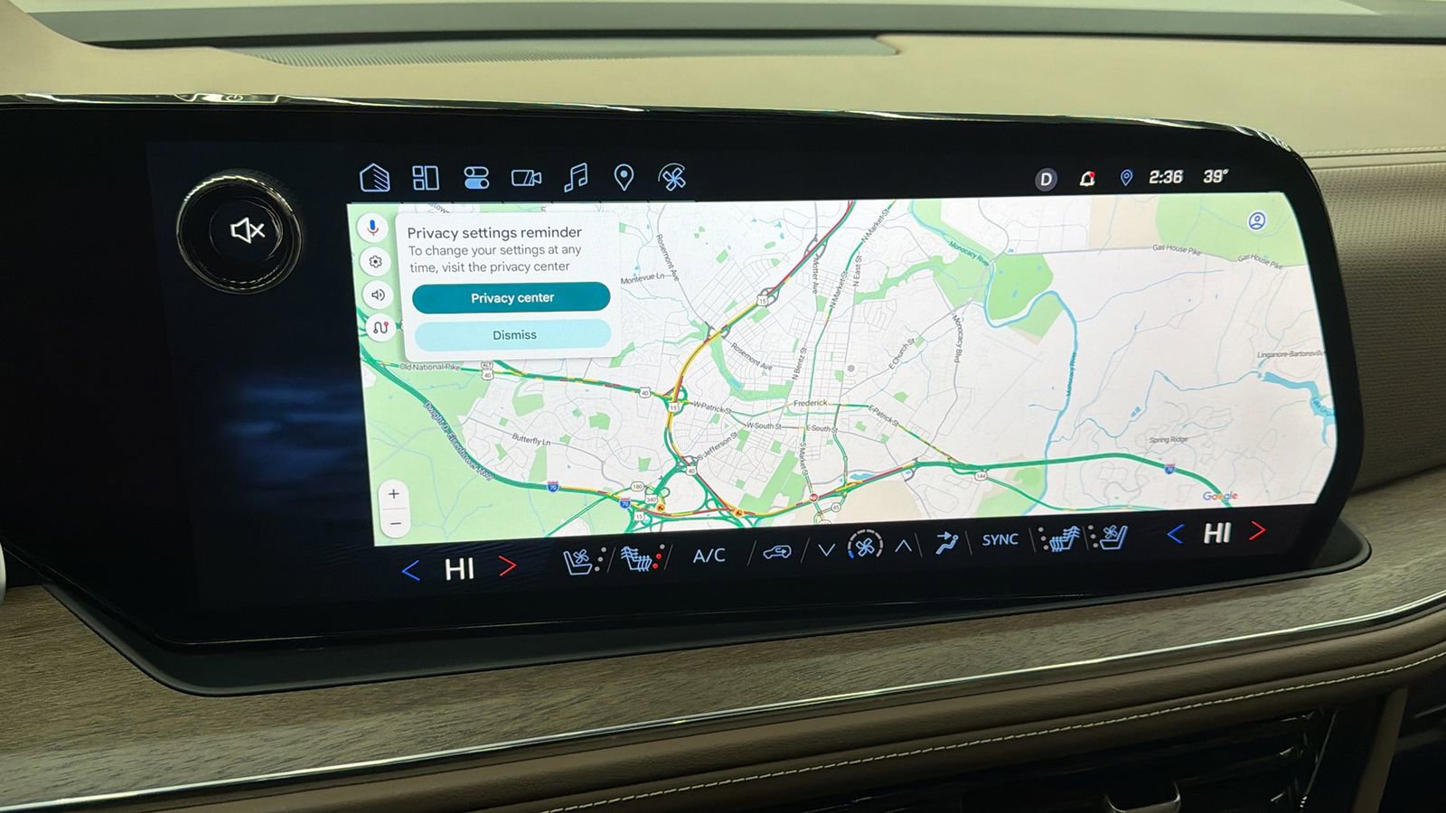 Used 2025 Chevrolet Suburban High Country image 17