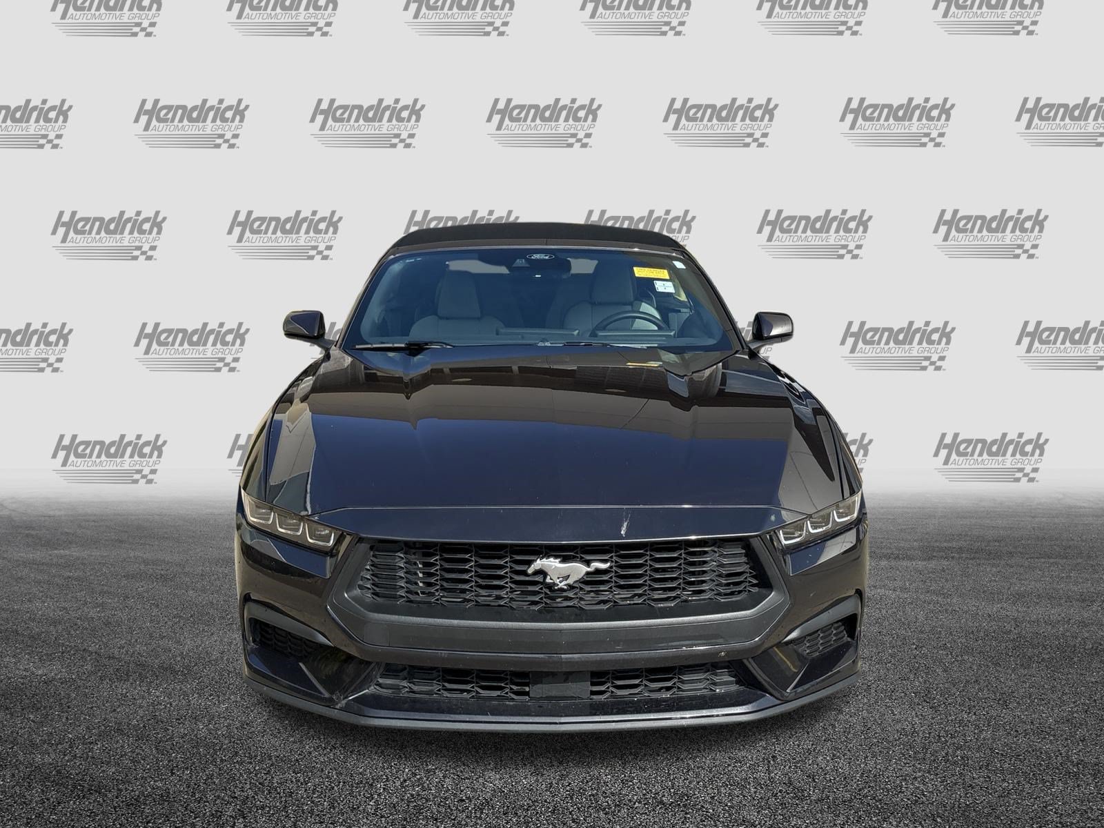 Used 2024 Ford Mustang Convertible RWD image 3