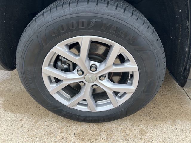 Used 2022 Jeep Grand Cherokee L Limited image 11