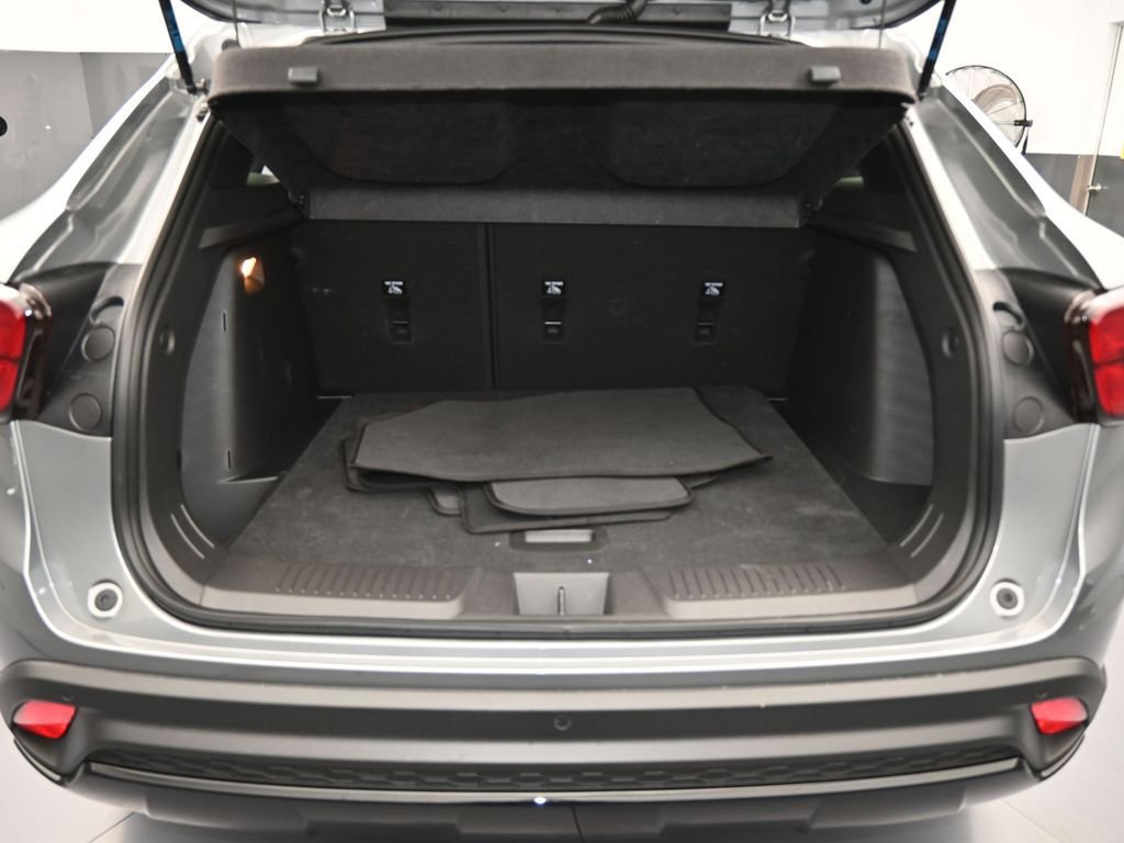 Used 2025 Chevrolet Trax RS w/ Driver Confidence Package image 36