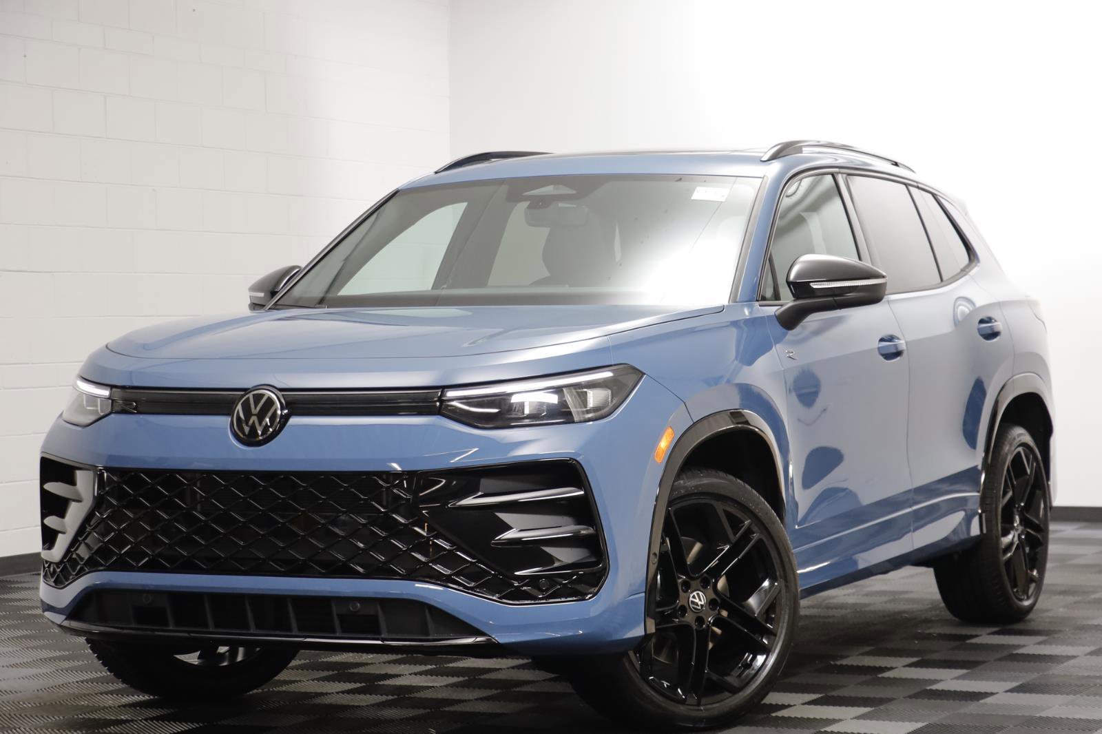 New 2026 Volkswagen Tiguan SE R-Line