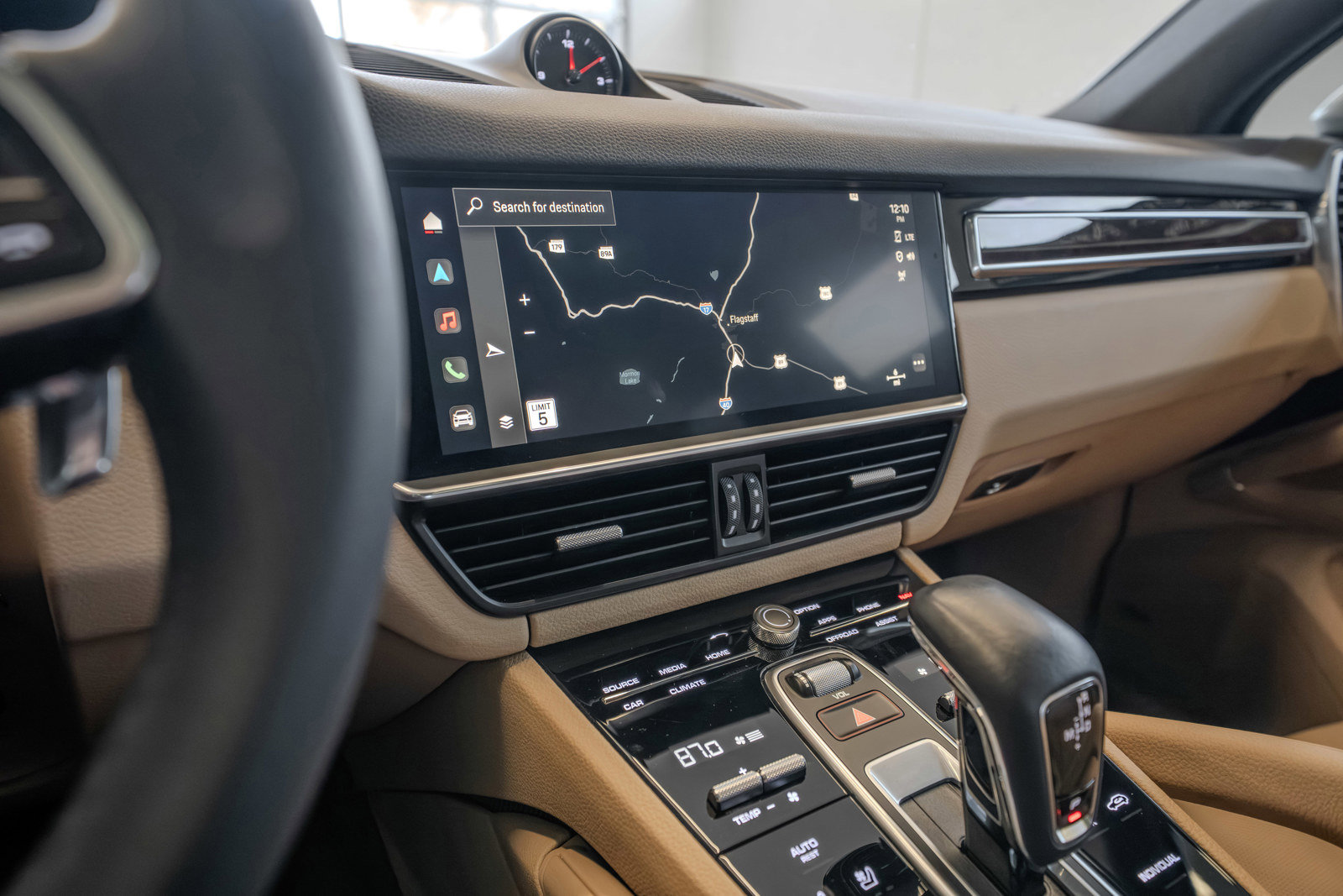 Used 2023 Porsche Cayenne Platinum Edition image 28