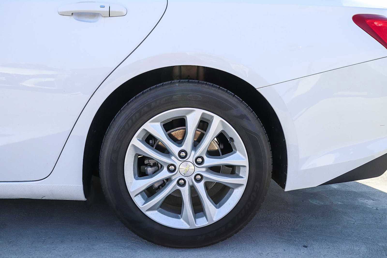 Used 2017 Chevrolet Malibu Hybrid FWD image 10