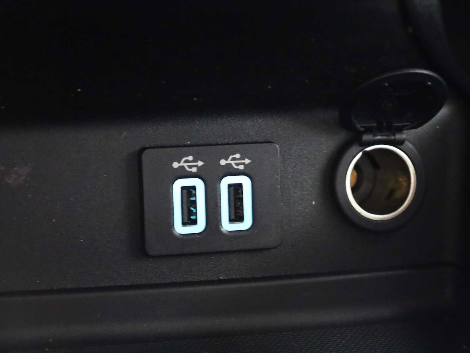 Used 2019 Ford Fusion SE FWD image 32