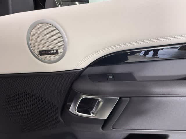 New 2026 Land Rover Discovery S AWD/4WD image 30