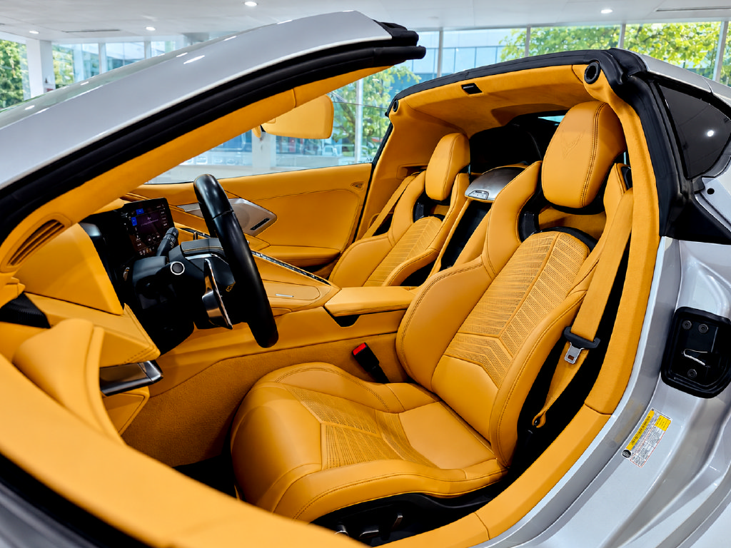 Used 2020 Chevrolet Corvette Stingray Premium Cpe w/ 3LT Preferred Equipment Group RWD image 17