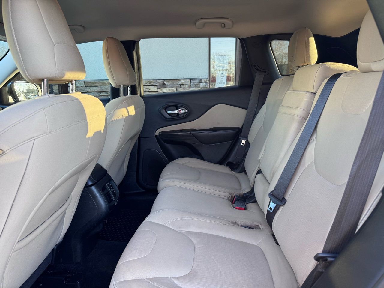 Used 2016 Jeep Cherokee Latitude w/ Comfort/Convenience Group image 13