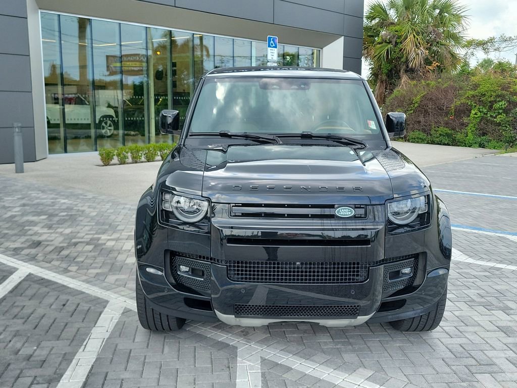 Certified 2025 Land Rover Defender 110 V8 AWD/4WD image 8
