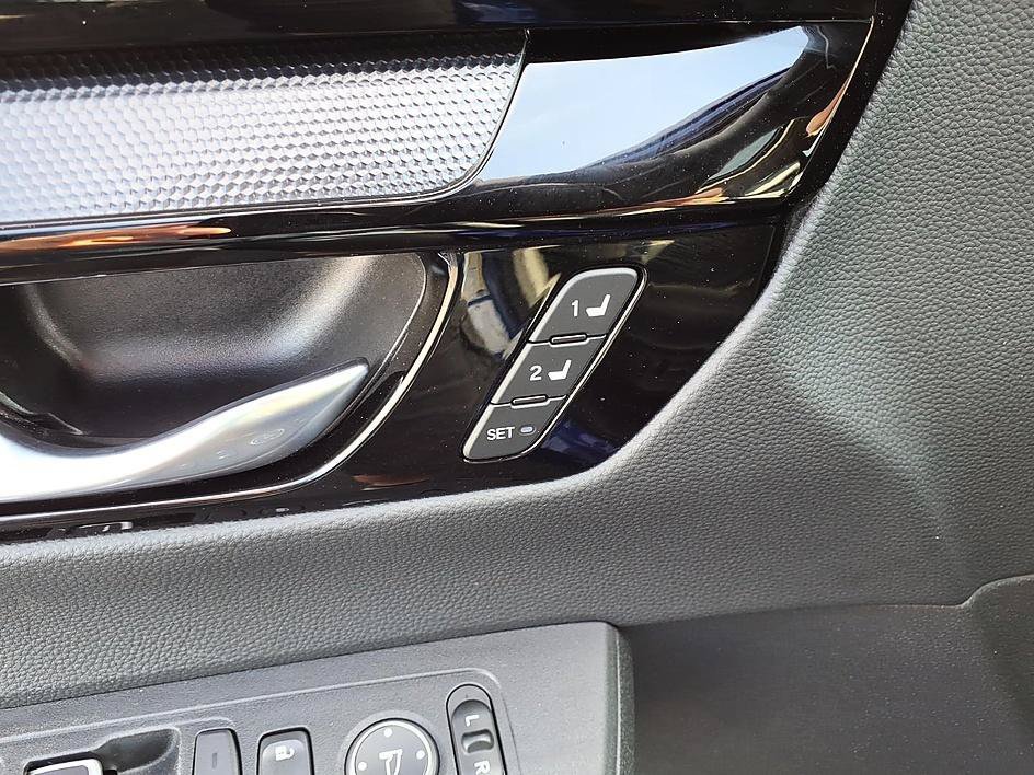 Used 2025 Honda CR-V EX-L image 12