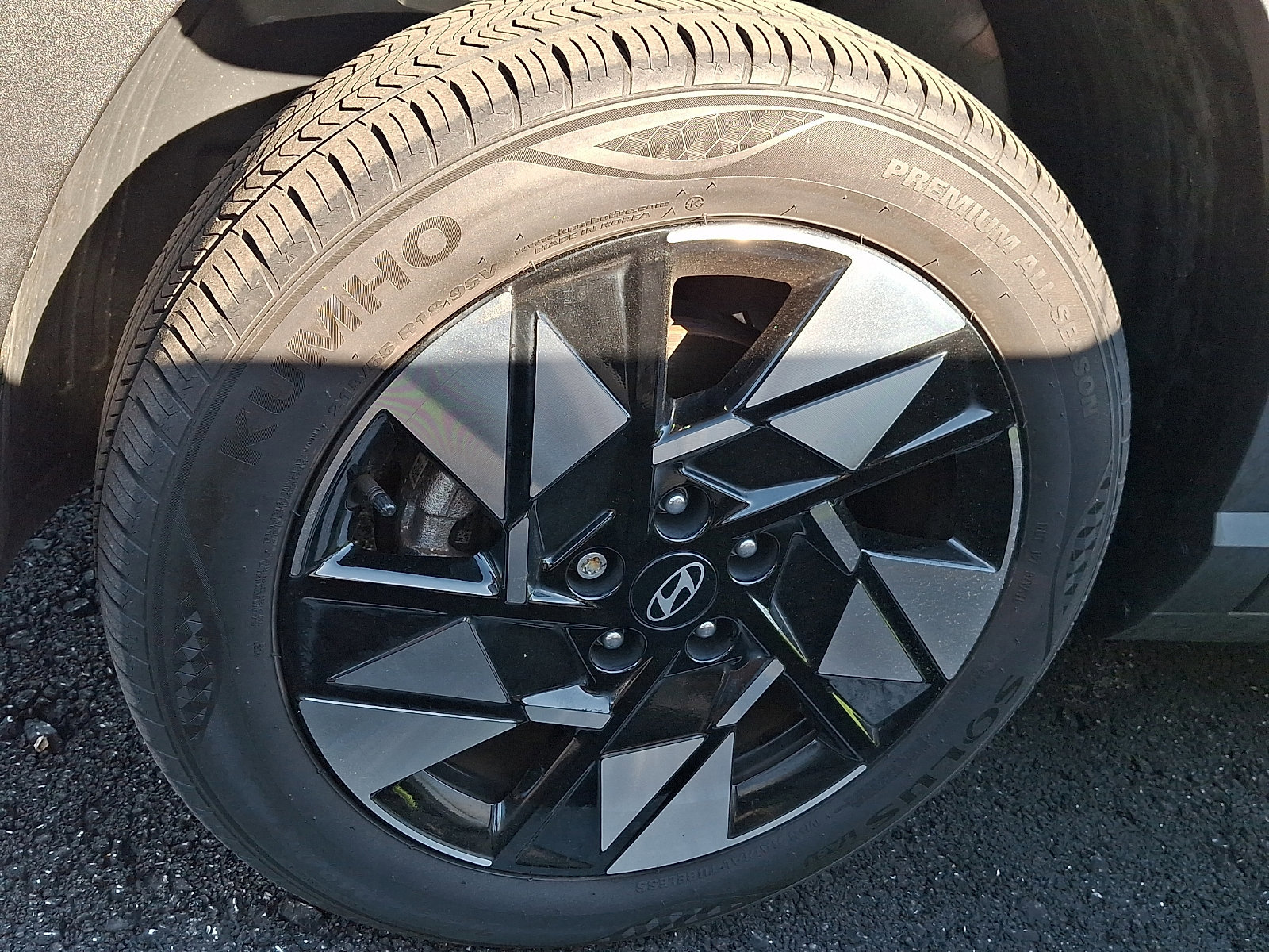 Certified 2024 Hyundai Kona SEL AWD/4WD image 4