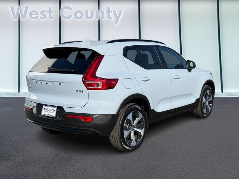 Used 2026 Volvo XC40 B5 Plus AWD/4WD image 4