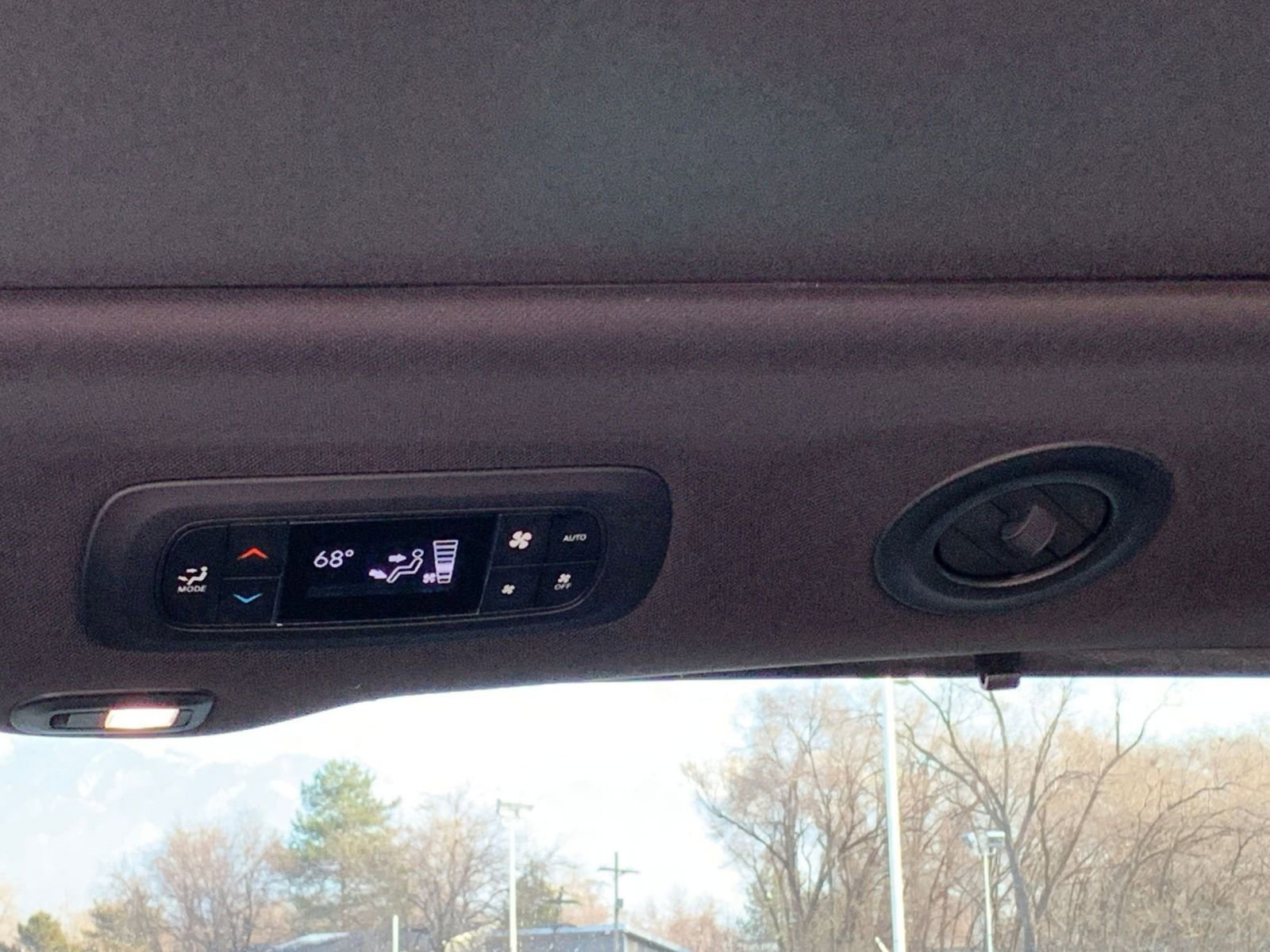 Used 2025 Chrysler Pacifica Limited image 28