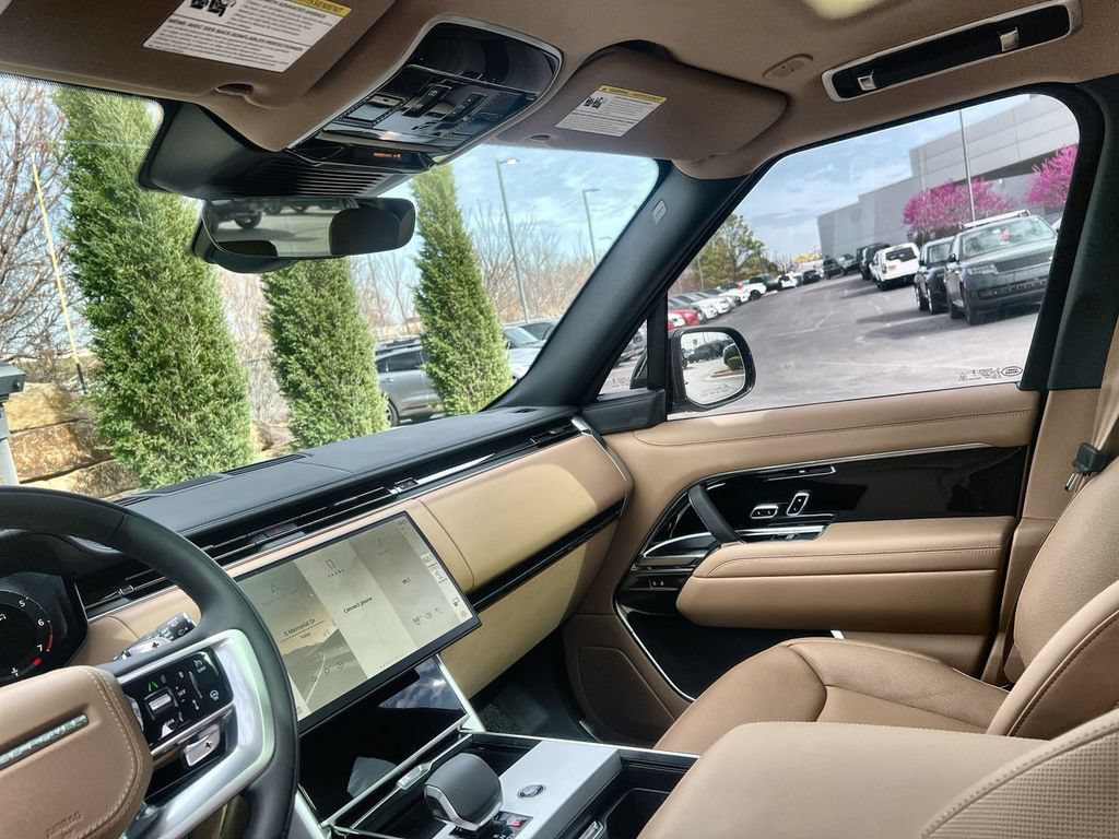 New 2026 Land Rover Range Rover Long Wheelbase SE AWD/4WD image 13