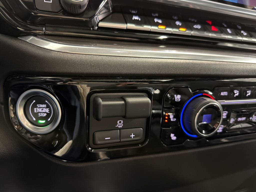 Used 2025 Chevrolet Silverado 1500 High Country w/ Technology Package image 36