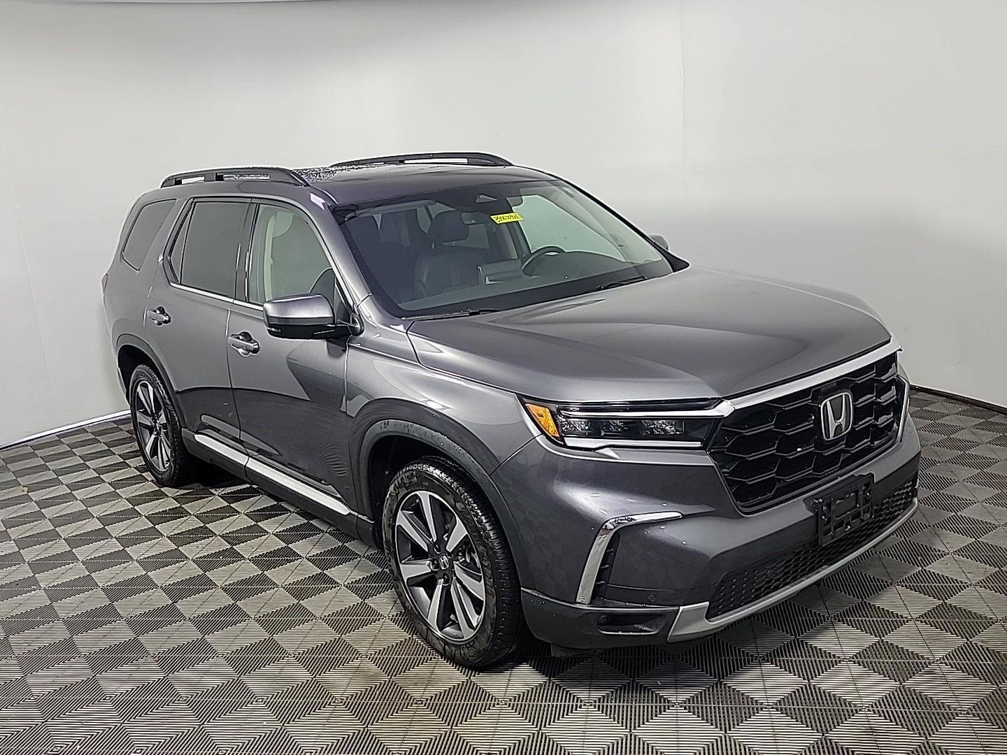 Certified 2025 Honda Pilot Touring image 2