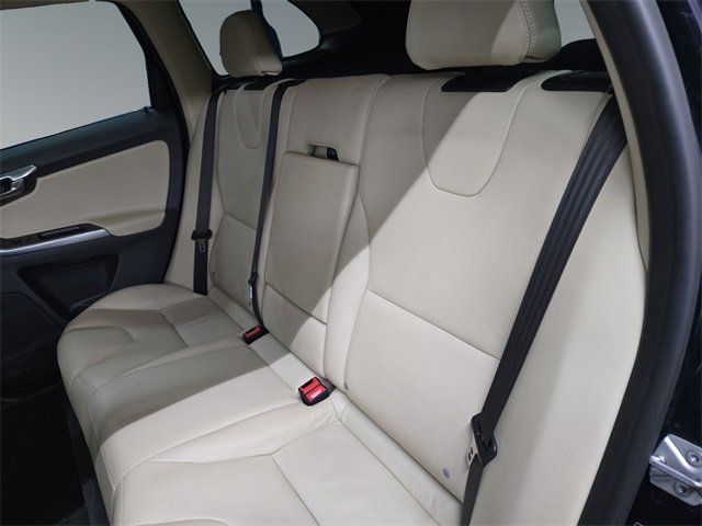 Used 2016 Volvo XC60 T6 Platinum image 17