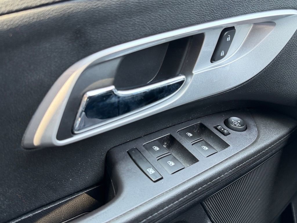 Used 2017 Chevrolet Equinox LT image 21