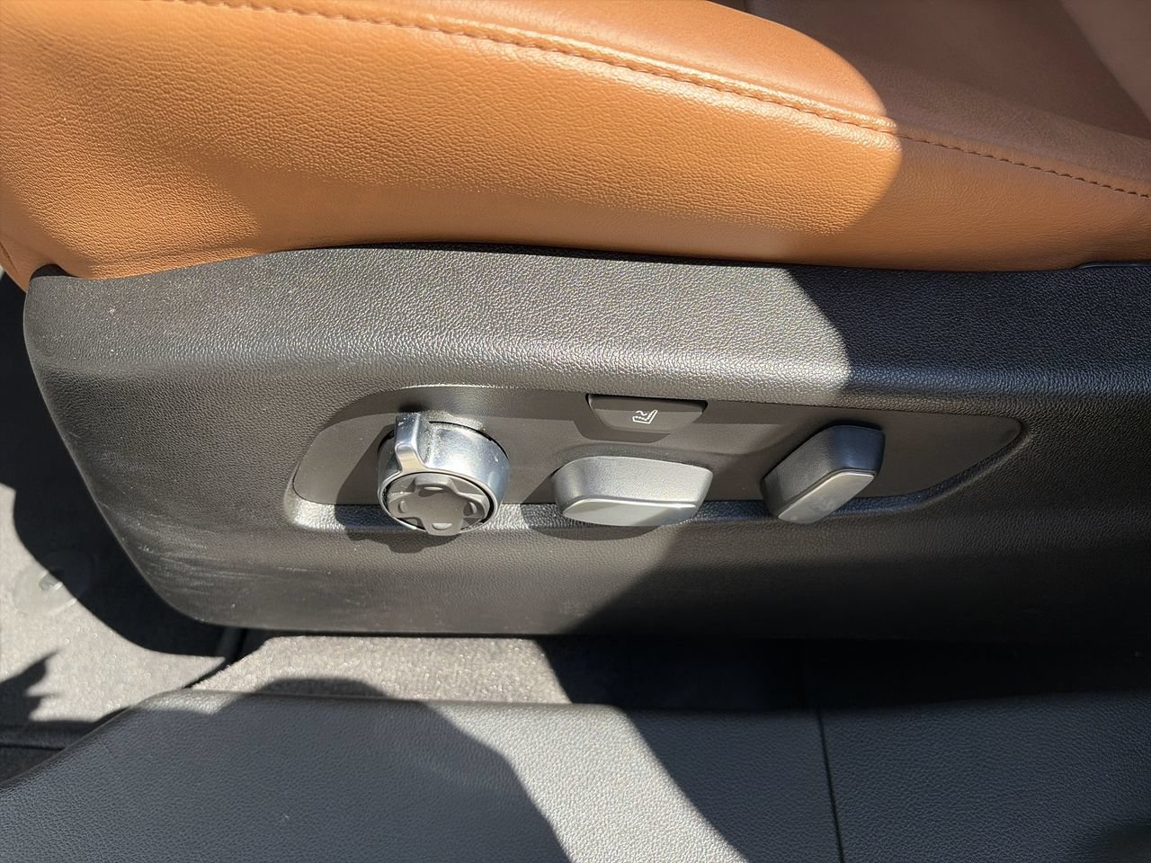 Used 2021 Cadillac XT4 Premium Luxury FWD image 15