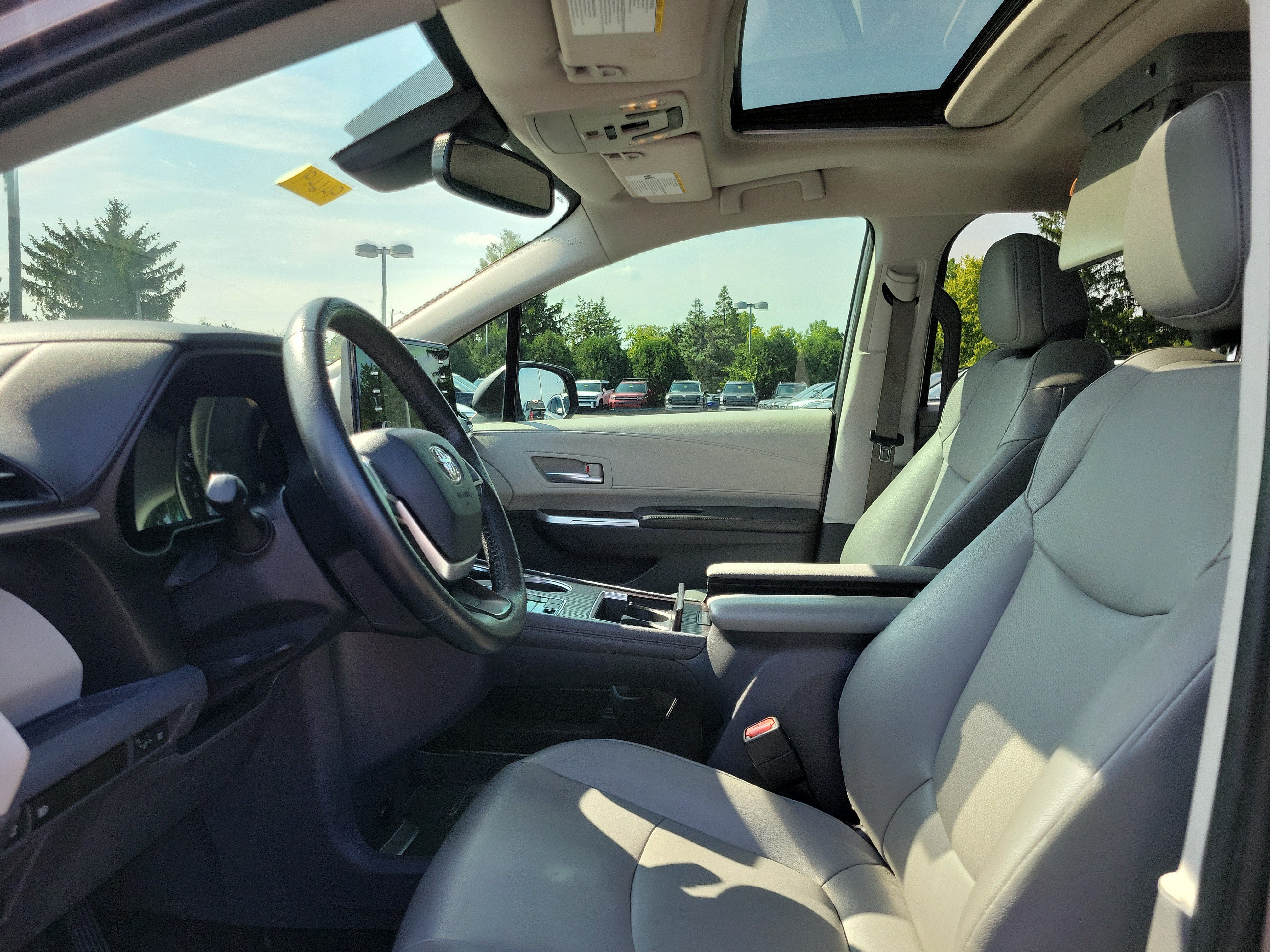 Used 2021 Toyota Sienna XLE w/ XLE Plus Package AWD/4WD image 15