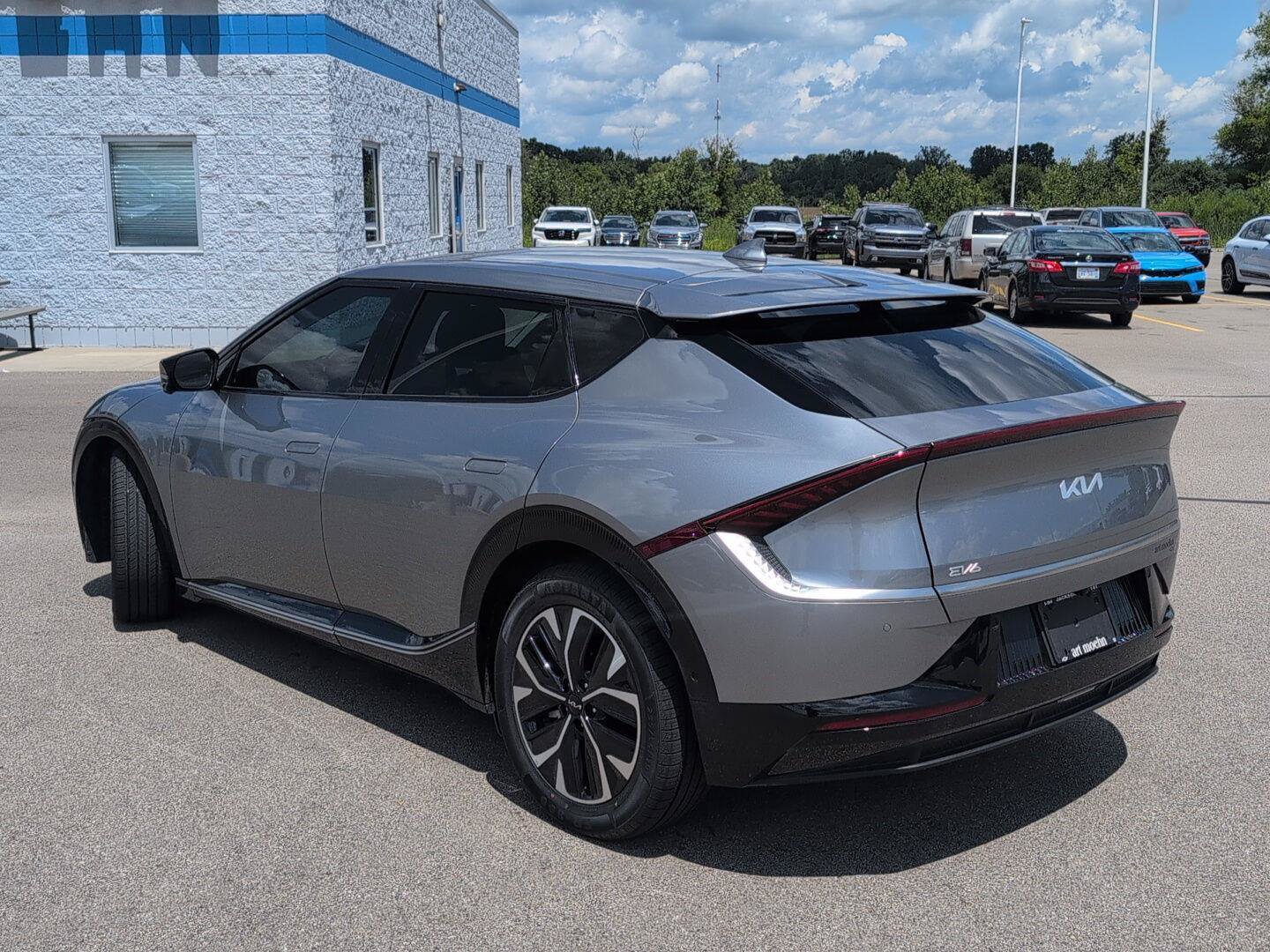 Used 2023 Kia EV6 Wind w/ Wind Technology Package AWD/4WD image 4