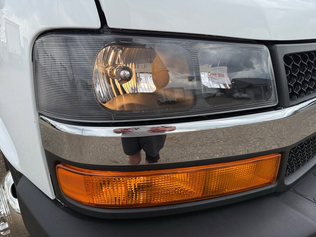 Used 2018 Chevrolet Express 3500 w/ Driver Convenience Package RWD image 26