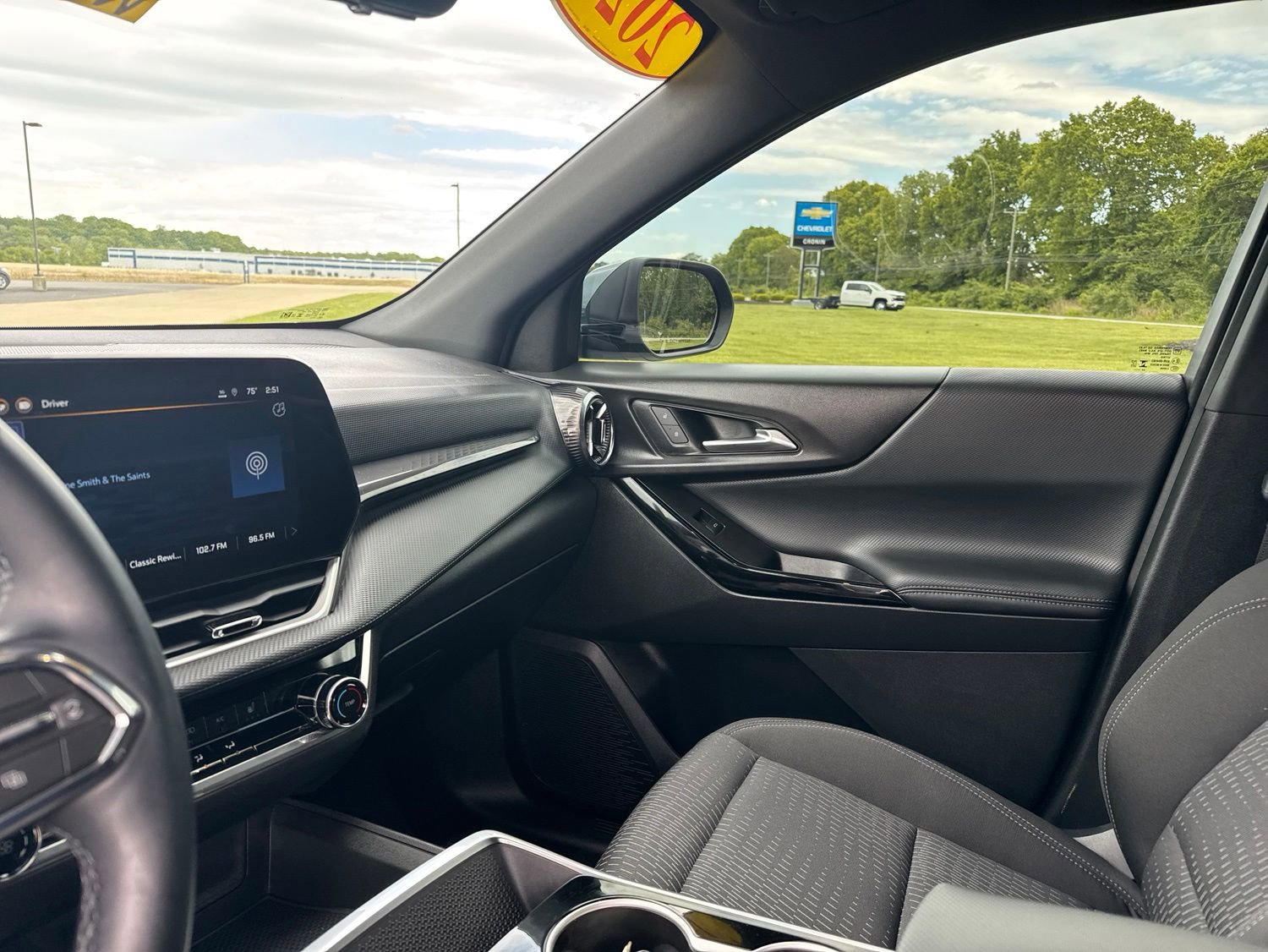 Used 2025 Chevrolet Equinox LT w/ Safety and Technology Package FWD image 22