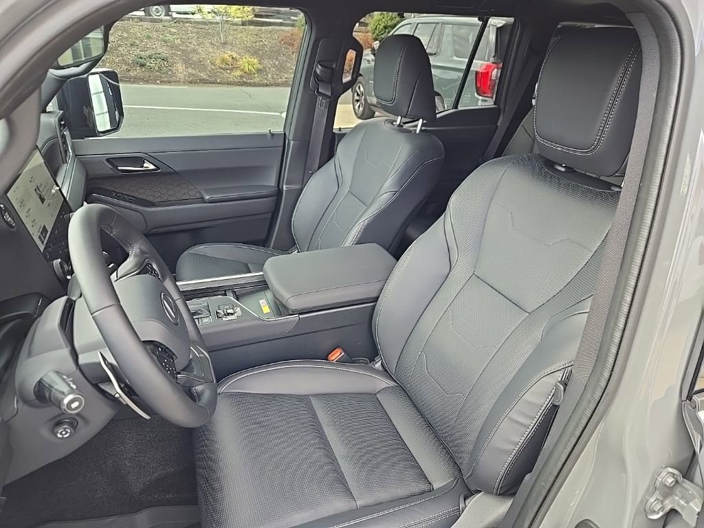 Used 2025 Lexus GX 550 w/ Accessory Package (2T) image 12