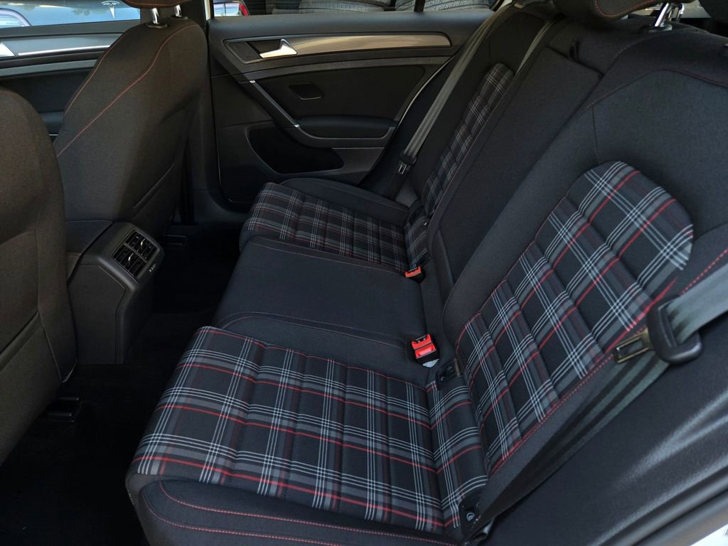 Used 2018 Volkswagen GTI SE FWD image 13